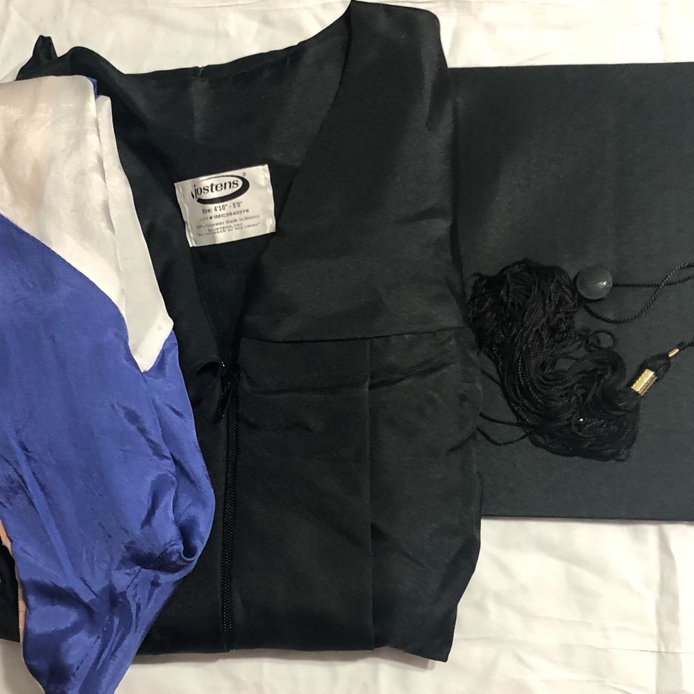 Bachelor gown ,cap, and hood set 4’10”-5’0”